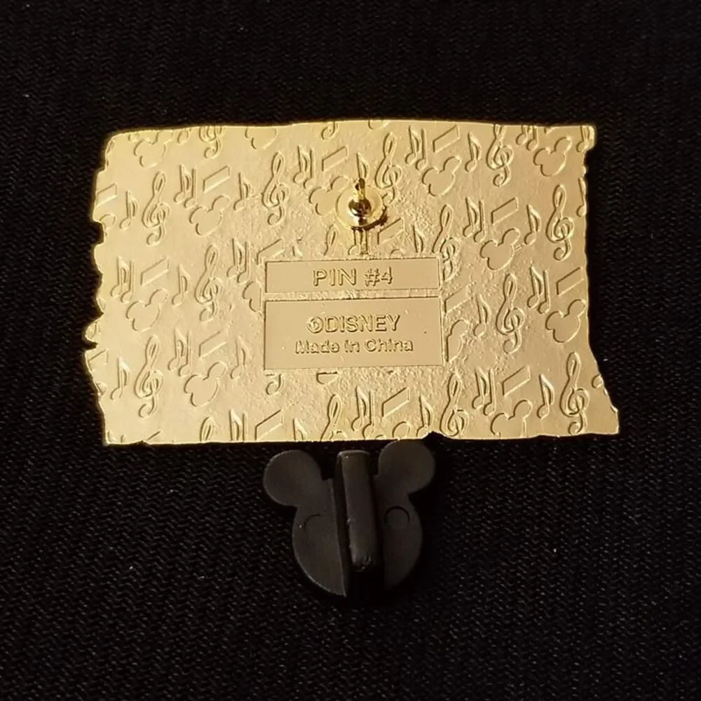 Disney Pin Three Little Pigs Who's Afraid of the Big Bad Wolf MMM VTG 2002 15352
